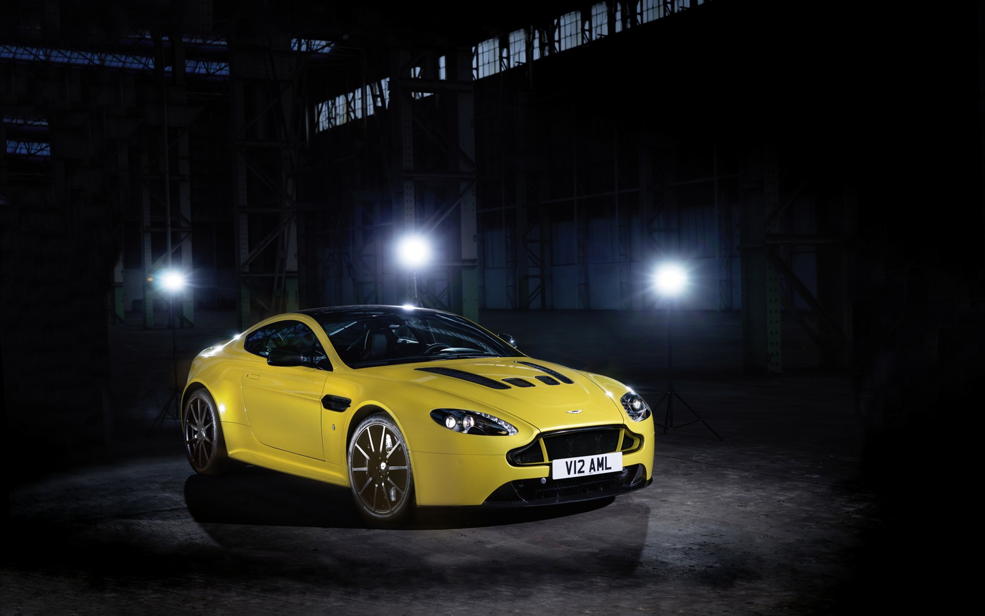 Aston Martin V12 Vantage S 2014